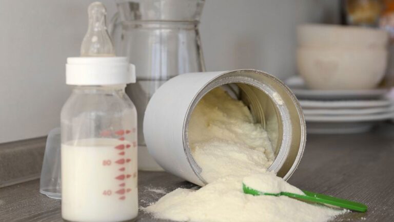 Noi loturi de lapte praf pentru sugari retrase din comerț. Ce au depistat inspectorii ANSA