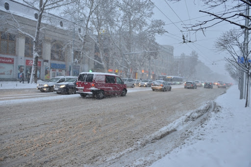 /METEO/ Două coduri emise de meteorologic. Condiții dificile de deplasare și vreme rece. Prognoza pentru astăzi și următoarele 5 zile