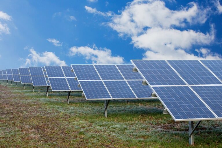Se schimbă prețul energiei regenerabile: ANRE vine cu tarife noi