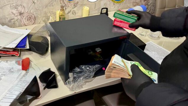 Schemă infracțională cu 12 autocare de cursă internațională. Complicii sunt șoferii și însoțitorii de bord