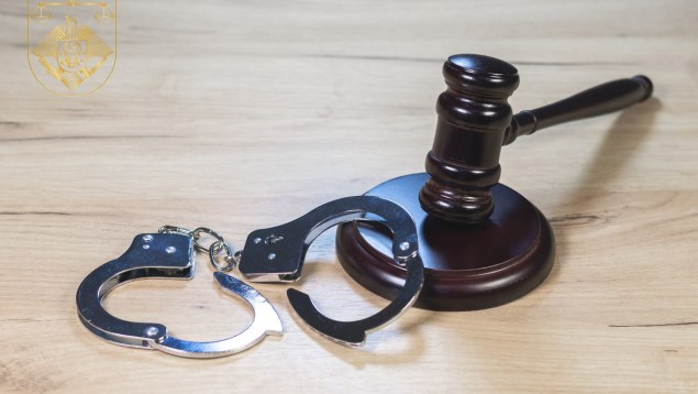 A înjunghiat un bărbat pe stradă, la Buiucani: Atacatoarea, condamnată la pușcărie. Detaliile procuraturii