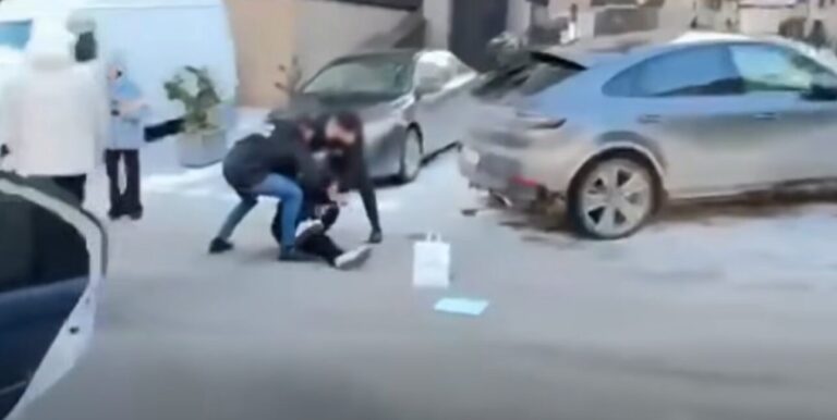 (video) Un tânăr pus la pământ în plină stradă pentru escrocherii online