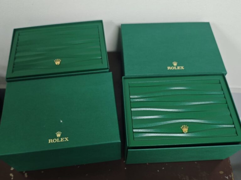 (foto) Rolex-uri nedeclarate, descoperite în mașina unui moldovean, la vamă