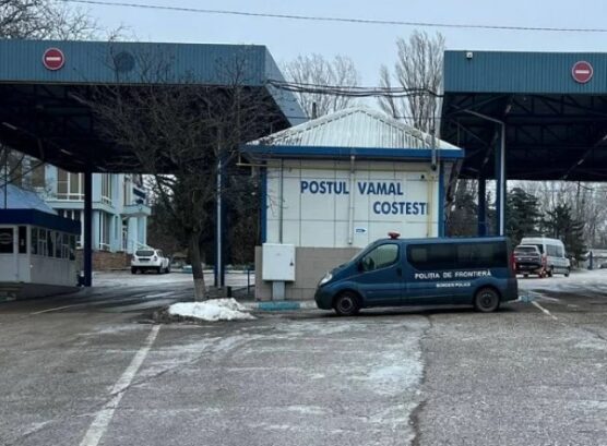 Traficul îngreunat în apropierea postului vamal Costești.