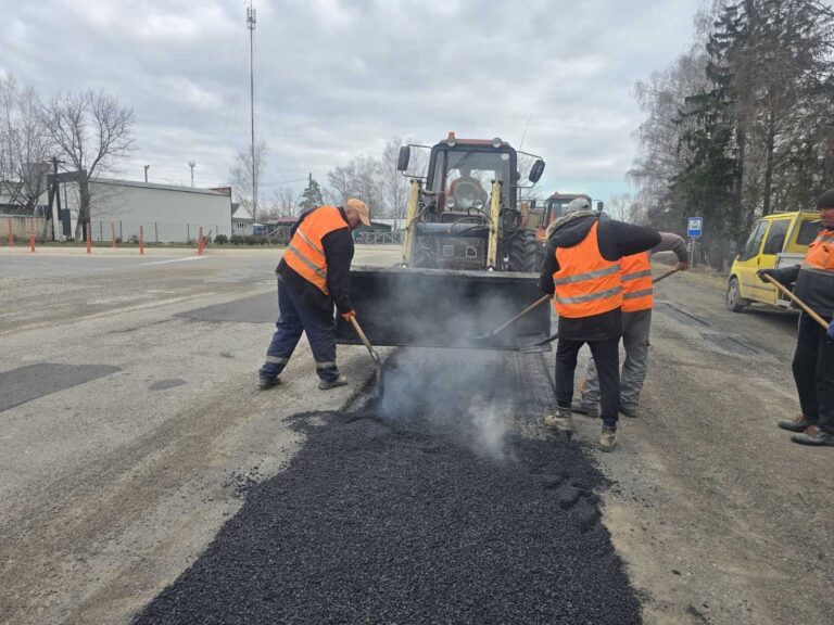 Peste 500 de tone de mixtură asfaltică utilizată pe traseele din 15 raioane ale țării