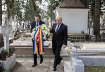 Omagiu la 108 ani de la Unirea Basarabiei: oficiali români și moldoveni au depus flori la mormintele artizanilor Unirii