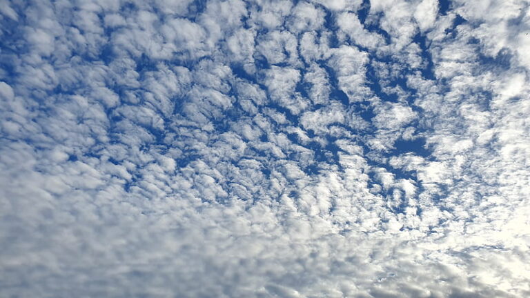 /METEO/ Cer variabil și fără precipitații. Ce temperaturi ne așteaptă astăzi, dar și în următoarele 5 zile