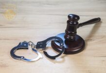 Omor la o masă de pomenire, în Chișinău. Victima i-ar fi aruncat pisica peste balcon