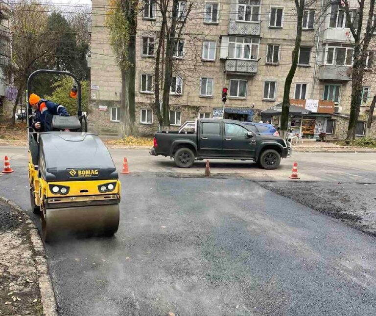 Drumarii intervin în toate sectoarele din Chișinău pentru reparare și asfaltare. Adresele unde intervin serviciile municipale