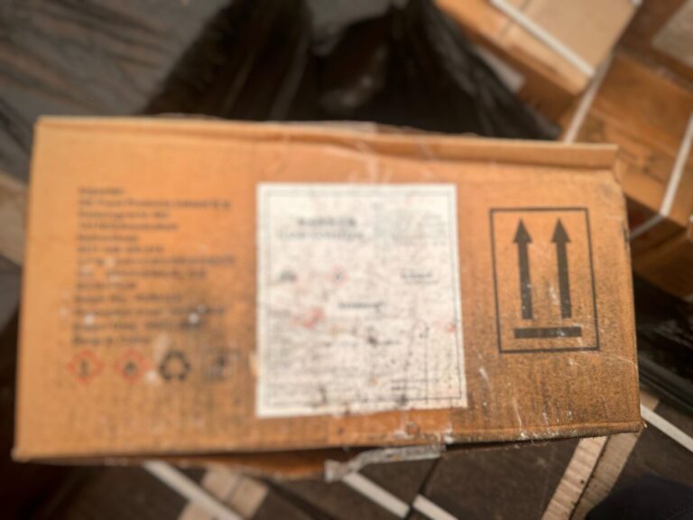 15 tone de dezinfectant, expirat, urma să ajungă pe piața din Moldova. Funcționarii vamali l-au depistat la timp