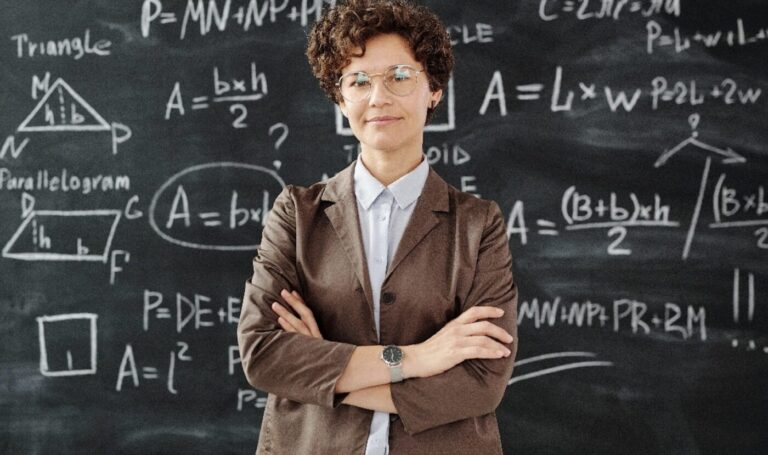 Criza de cadre didactice se diminuează în Republica Moldova