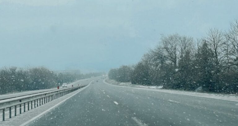 Ninsori neobișnuite în sudul Republicii Moldova, pe fondul unui val de aer rece care afectează regiunea