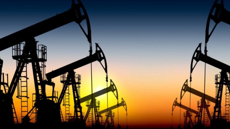 Petrolul se scumpește puternic în contextul ultimatumului dat Iranului