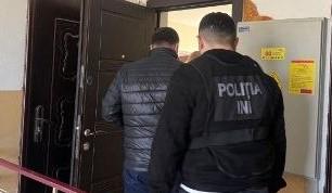(video) Percheziții la o bancă comercială din Chișinău. Angajați, inclusiv în funcții de conducere cercetate penal