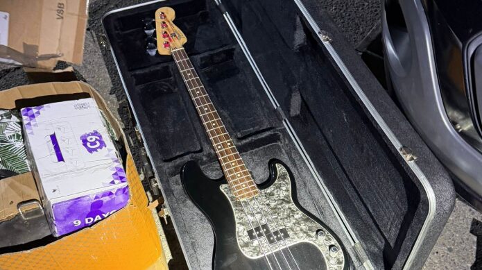 (foto) Instrumente muzicale din 1994 depistate într-un Sprinter, la Vama Leușeni