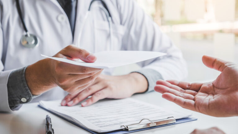 Compania va plăti controalele medicale ale angajaților. Noile reguli din decizia Guvernului