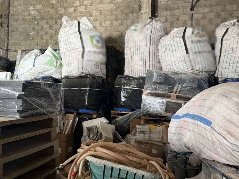 UPDATE: În urma perchezițiilor la „Moldelectrica”, patru persoane au fost reținute. Ce au trucat angajații