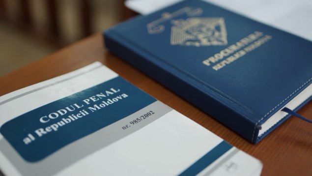 Un fiu și-a omorât tatăl cu toporul. Detaliile crimei din Cimișlia