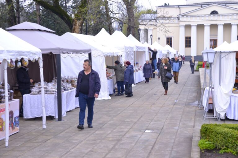Târguri cu produse pascale în toate sectoarele Chișinăului. Adresele unde vor fi amplasate iarmaroacele