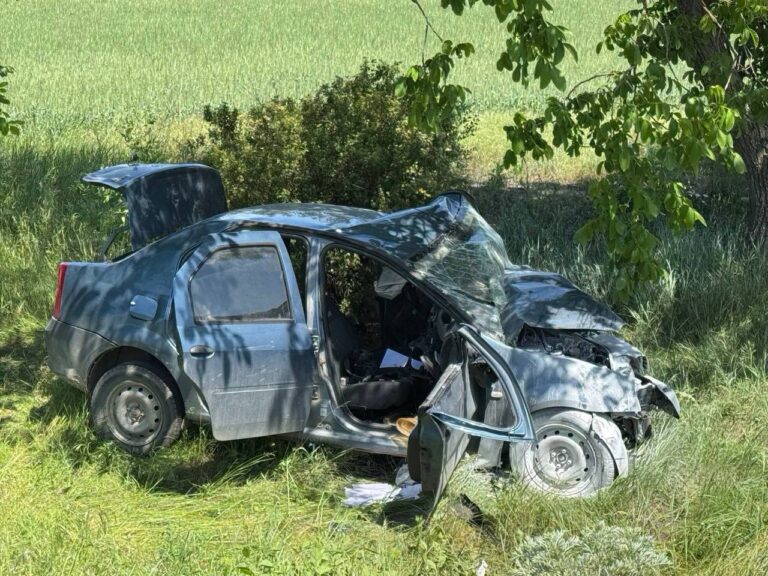 (foto) Tragedie pe traseul Anenii Noi-Căușeni. Două persoane au decedat pe loc, iar un copil de 4 ani a ajuns la spital