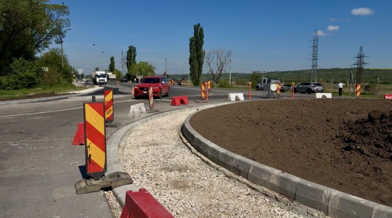 (foto) Sensul giratoriu din Anenii Noi realizat în proporție de 60%