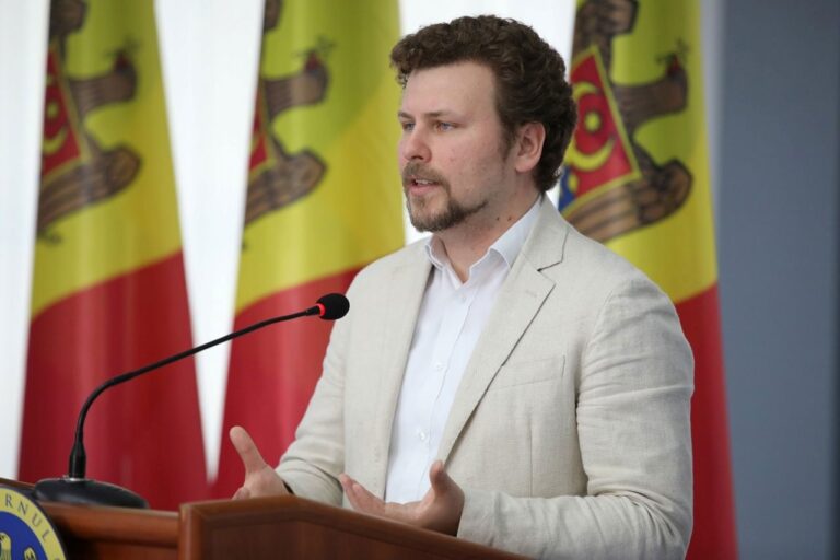 Studenții la pedagogie și specialități tehnice vor primi burse majorate