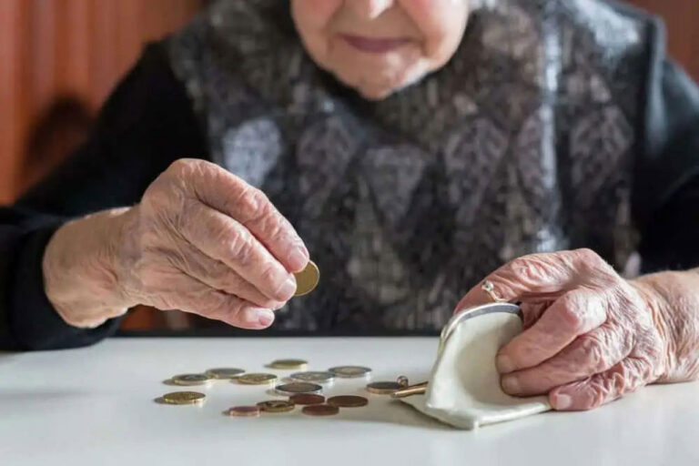 Autoritățile caută soluții pentru sistemul de pensii: majorarea vîrstei de pensionare rămîne o opțiune pe termen lung