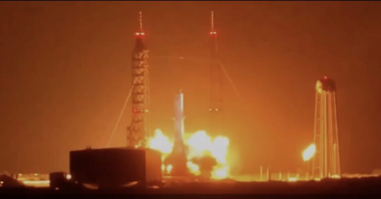 Racheta Blue Origin a lui Jeff Bezos a explodat pe platforma de lansare din SUA