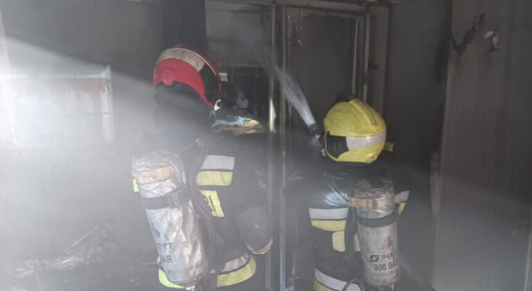 Patru echipaje au intervenit într-un incendiu la un cămin din Telecentru. Ce ipoteze au salvatorii