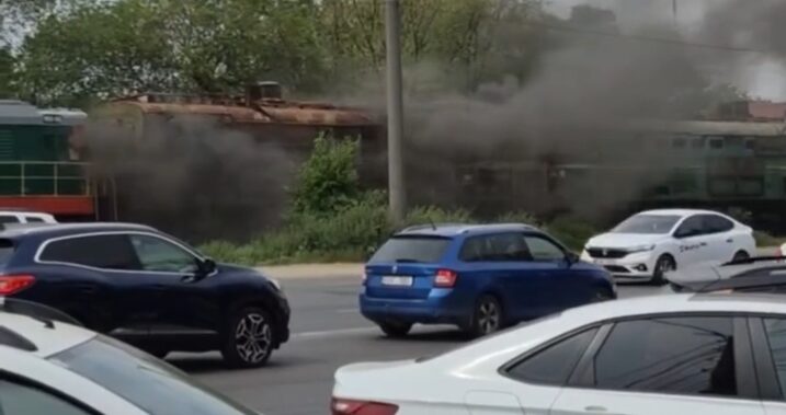 O locomotivă a luat foc în stația Visterniceni. Două echipaje de pompieri au intervenit