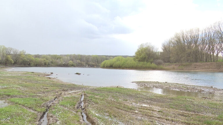 Debitul din râul Nistru scade simțitor. Ce cantitate a rămas în rezervorul de pe Nistru