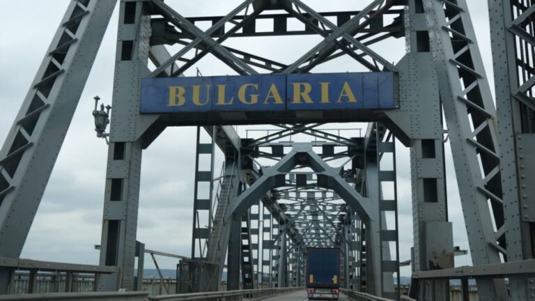 Șoferii ce intenționează să tranziteze Bulgaria sunt avertizați de MAE al României. Podul va fi închis două zile