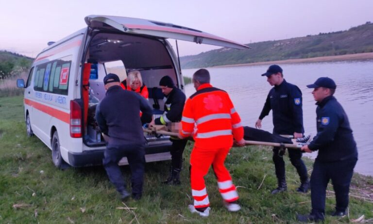 Intervenție la Tîpova: O femeie a căzut de pe o stâncă. La fața locului au intervenit salvatorii
