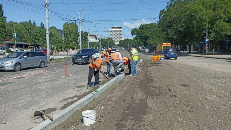 (foto) Bulevardul Iuri Gagarin este modernizat. Primăria a demarat lucrările