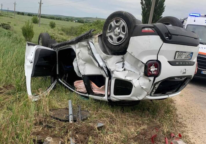 (foto) Deja al treilea accident feroviar din 2026. O mașină a fost lovită de locomotivă în satul Gangura