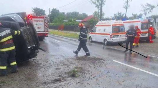 Un microbuz cu moldoveni a fost implicat într-un accident în România