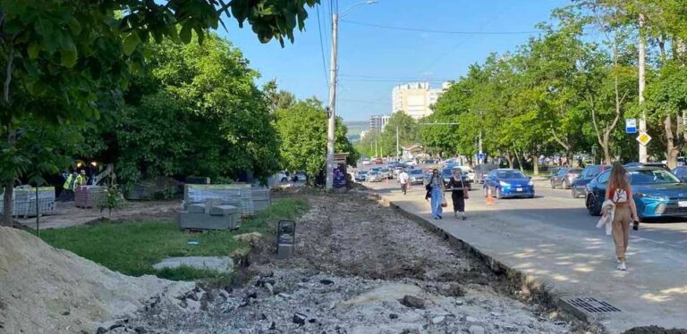 Bulevardul Cuza Vodă este în reparație. Primăria a demarat lucrările de reabilitare