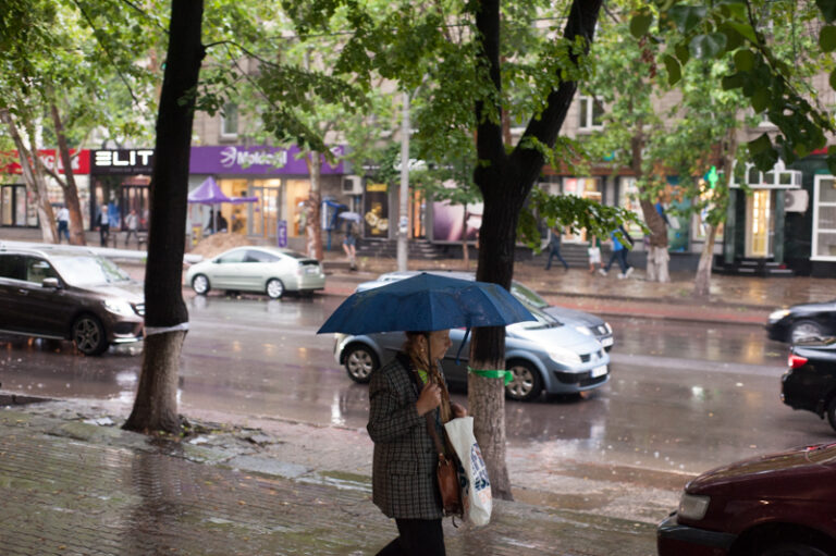 /METEO/ Ploi cu descărcări electrice în toată țara. Ce temperaturi ne așteaptă miercuri, 3 iunie