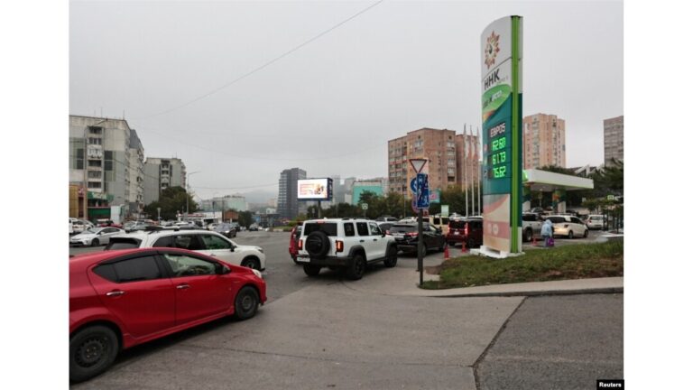 Restricții de vânzare a combustibilului în Moscova, Sankt Petersburg și alte orașe mari din Rusia