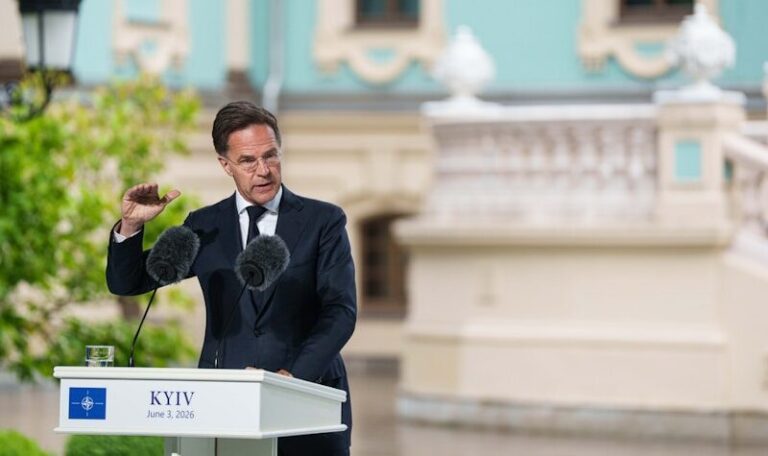 Mesaj dur transmis tinerilor ruși. Mark Rutte: „Veți fi lăsați să suferiți în noroi, să muriți”