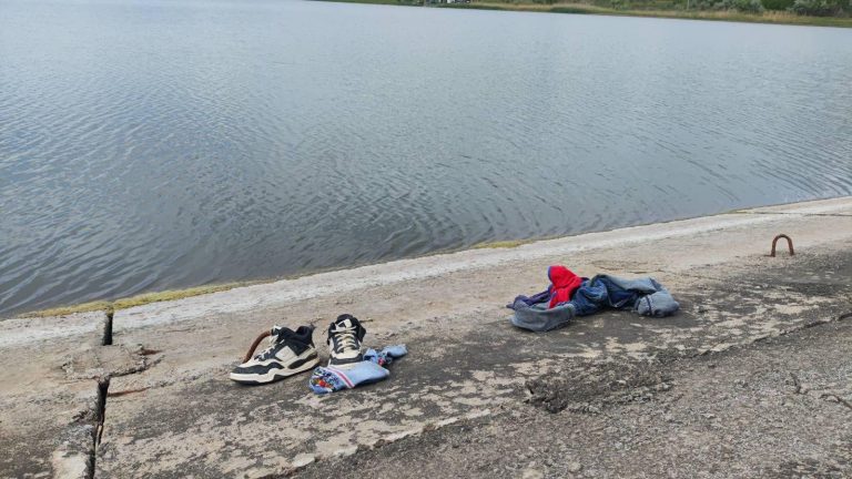 Două tragedii la scăldat. O fetiță și un adolescent s-au înecat într-o singură seară
