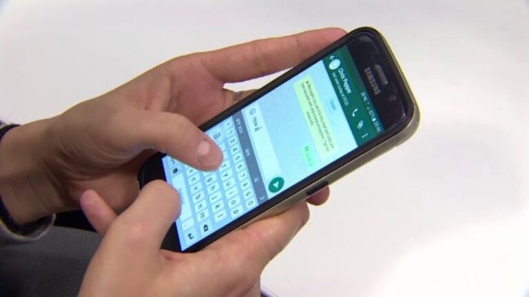 Un bărbat ar putea sta la pușcărie pentru un „like” pe WhatsApp
