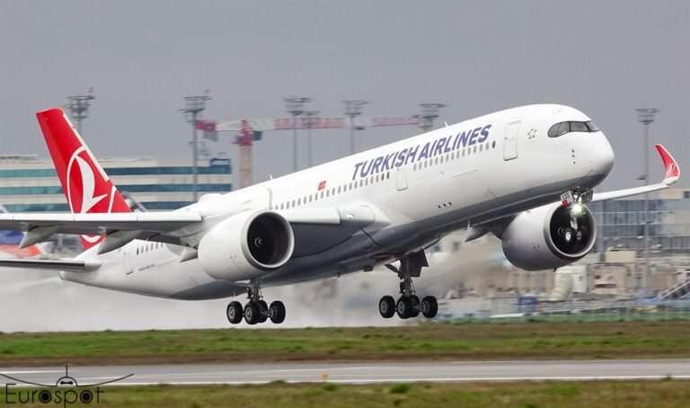 Accident aviatic în Antalya. Un avion Turkish Airlines a lovit un catarg