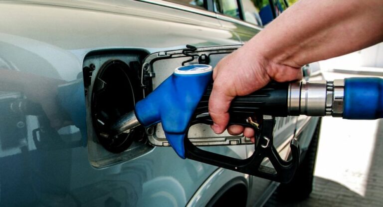 Peste 100 de benzinării s-au închis în ultimele săptămâni. Șoferii pot procura maxim 40 de litri suplimentari