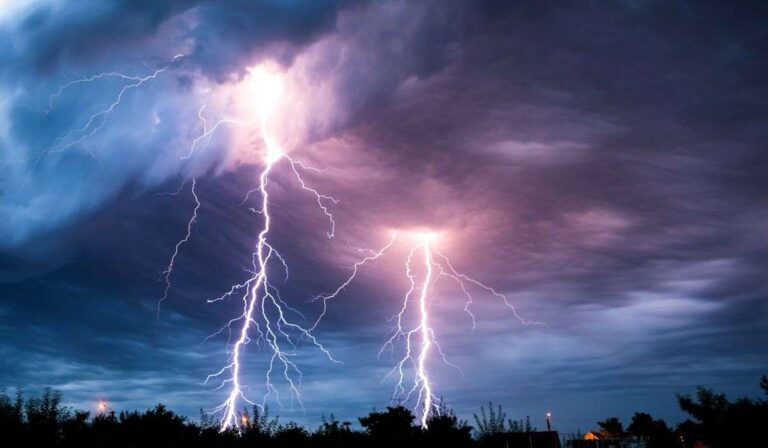 Vremea se strică brusc. Meteorologii au emis un Cod galben valabil pentru toată ziua de miercuri