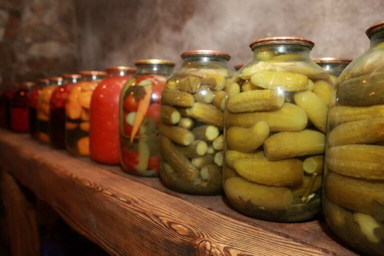 Atenție cetățeni! Prepararea incorectă a conservelor poate provoca botulism