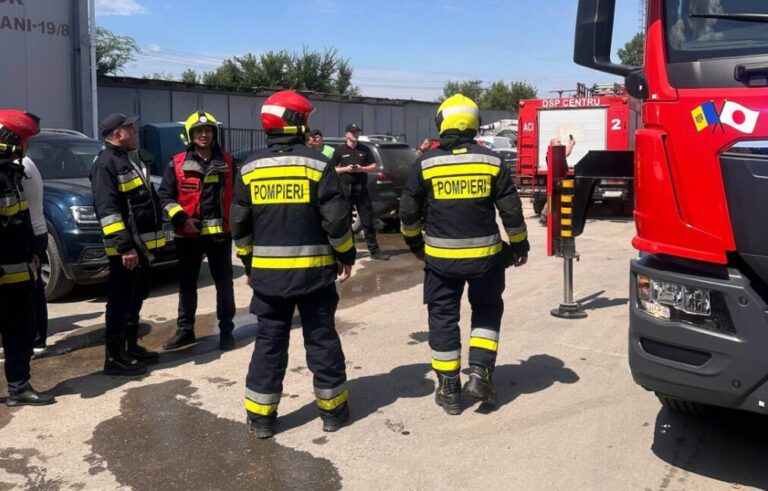 Incendiu de proporții la un depozit frigorific din Chișinău. Pompierii intervin conform nivelului sporit de intervenție