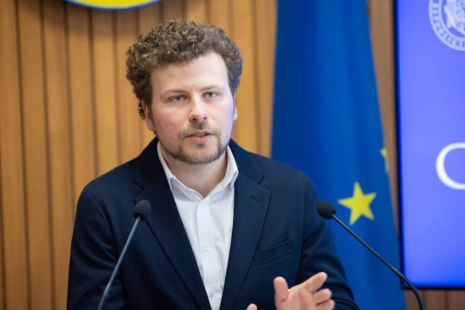 Ministerul Educației intervine pentru acoperirea salariilor în școlile cu deficit