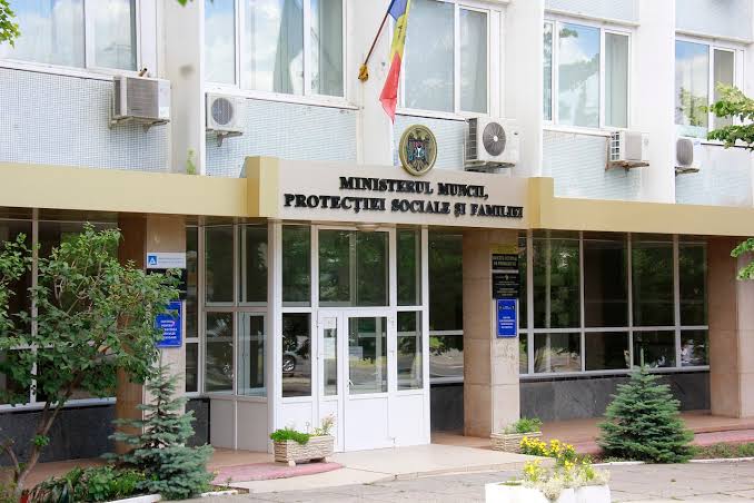 Ministerul Muncii: Persoanele cu dizabilități sunt îndemnate să nu restituie deocamdată prestațiile sociale