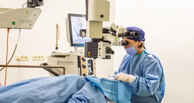 Acces mai rapid la operațiile de cataractă și protezare în Republica Moldova. Listele prioritare, excluse din iulie